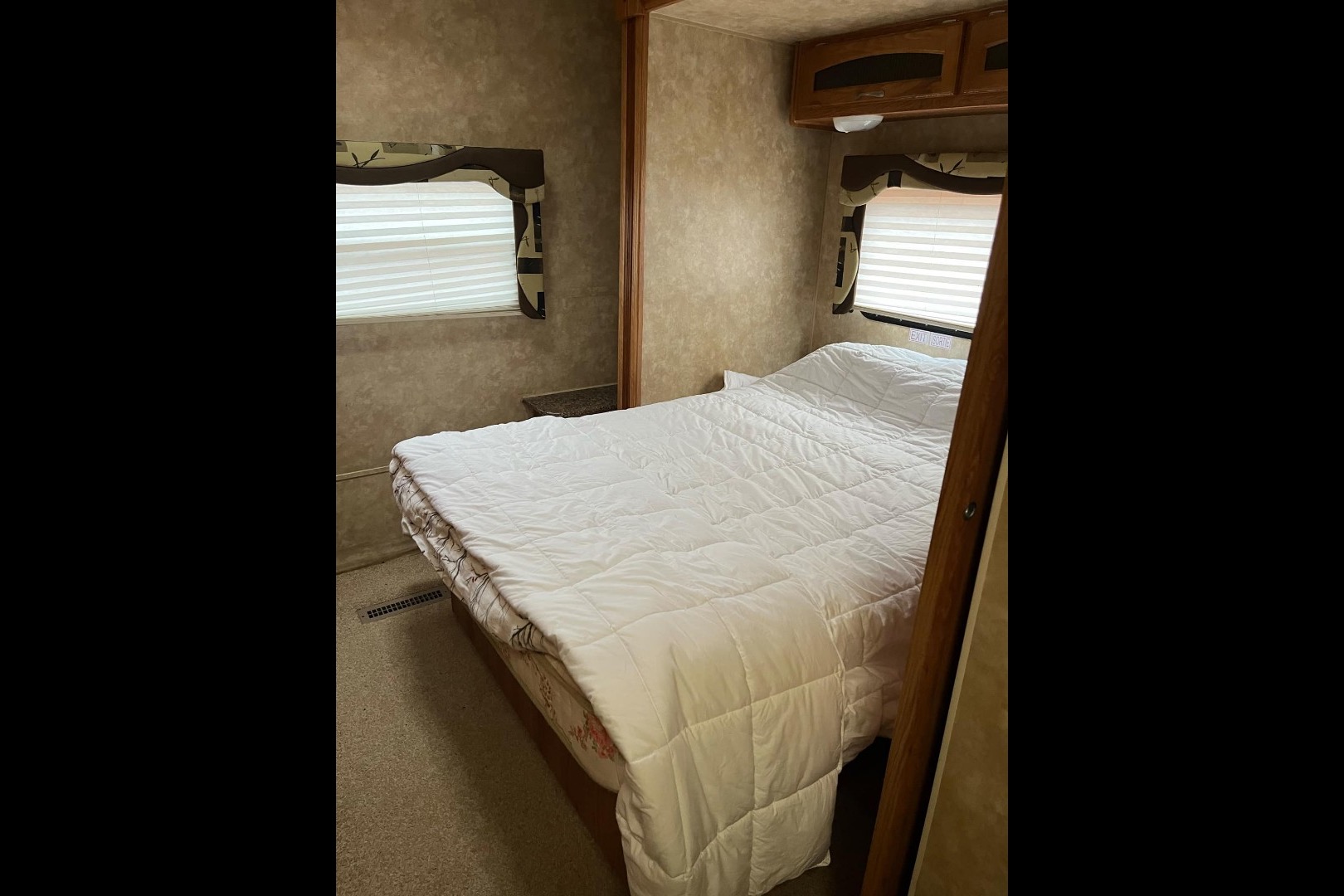 Cory's Jayco Eagle super light Fifth Wheel