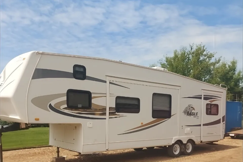 Cory's Jayco Eagle super light Fifth Wheel