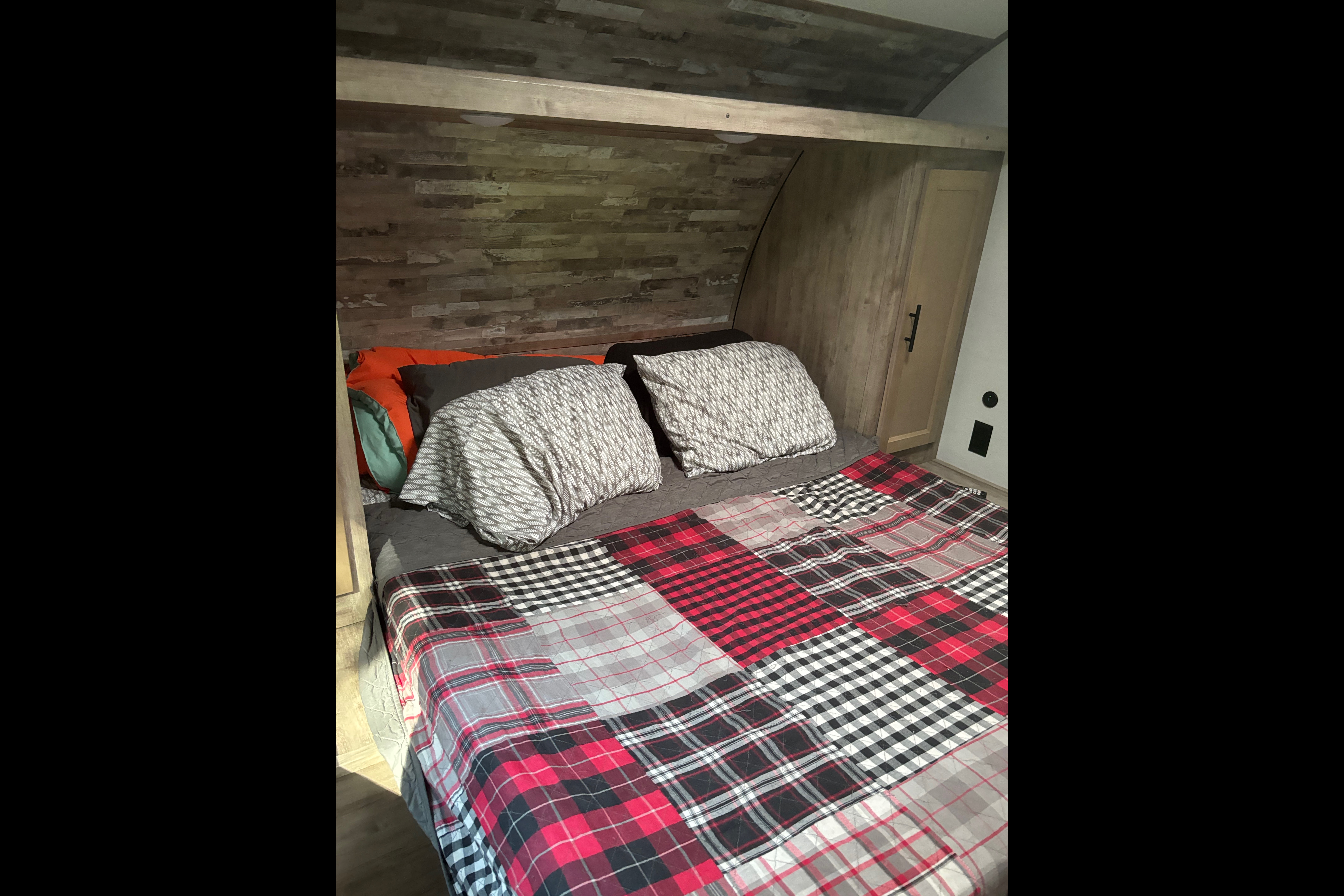 Hayleigh's Grand River 32bre Travel Trailer
