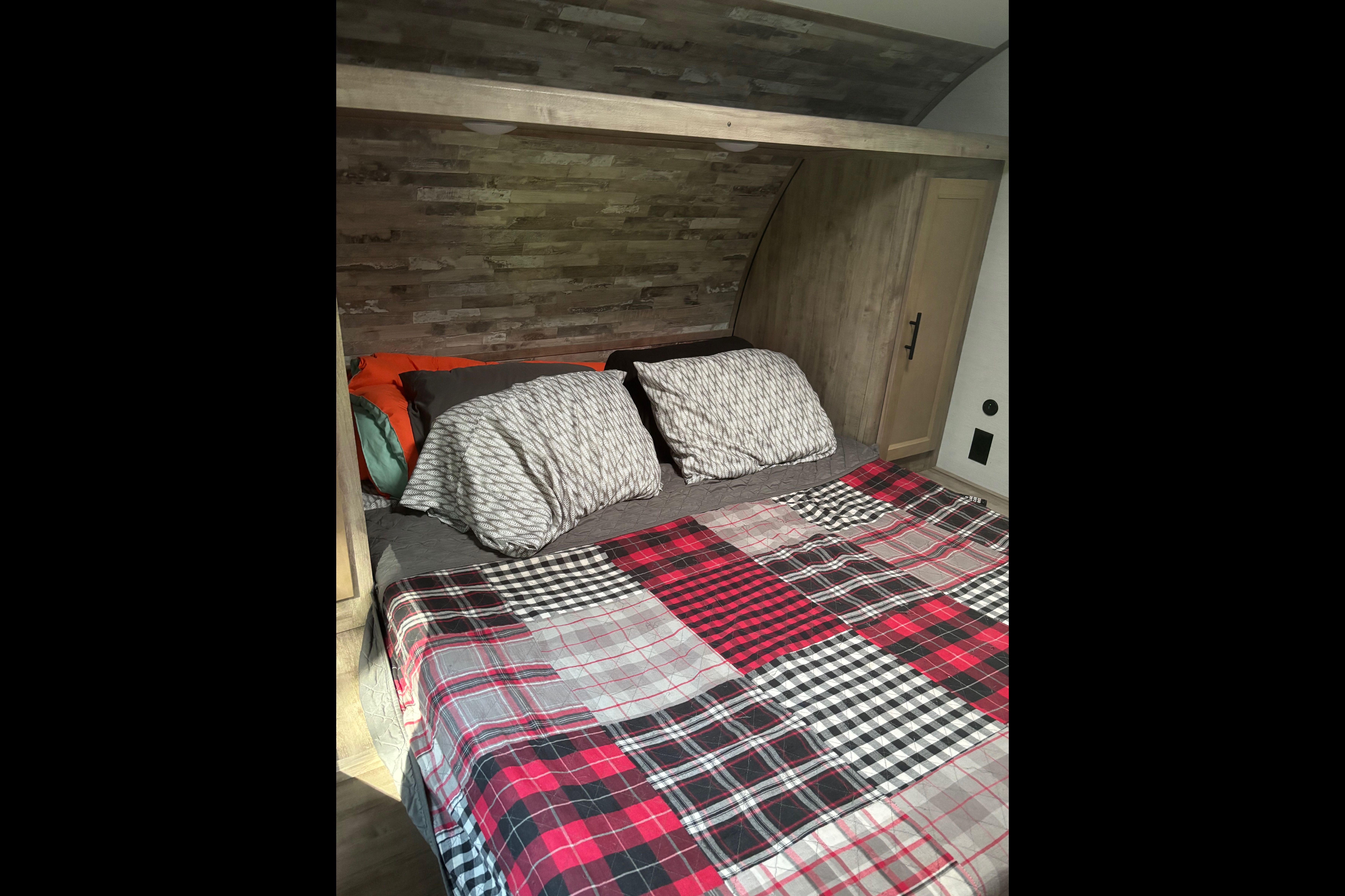 Hayleigh's Grand River 32bre Travel Trailer
