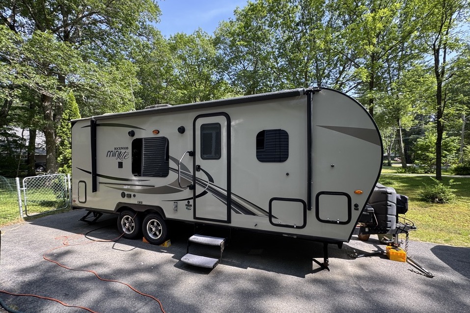 Juniper Skye - 2019 Forest River Rockwood Mini-Lite *Pet Friendly*
