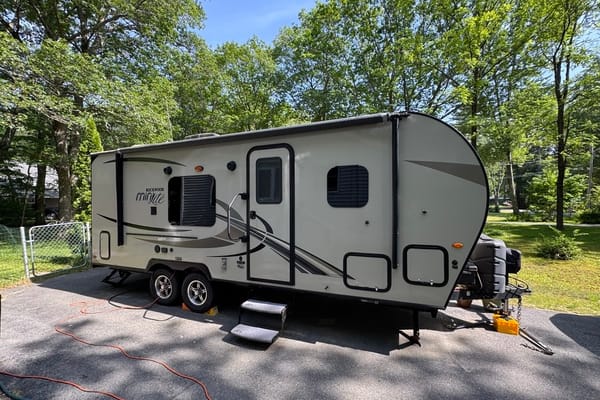 Juniper Skye - 2019 Forest River Rockwood Mini-Lite *Pet Friendly*