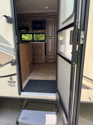 Juniper Skye - 2019 Forest River Rockwood Mini-Lite *Pet Friendly*