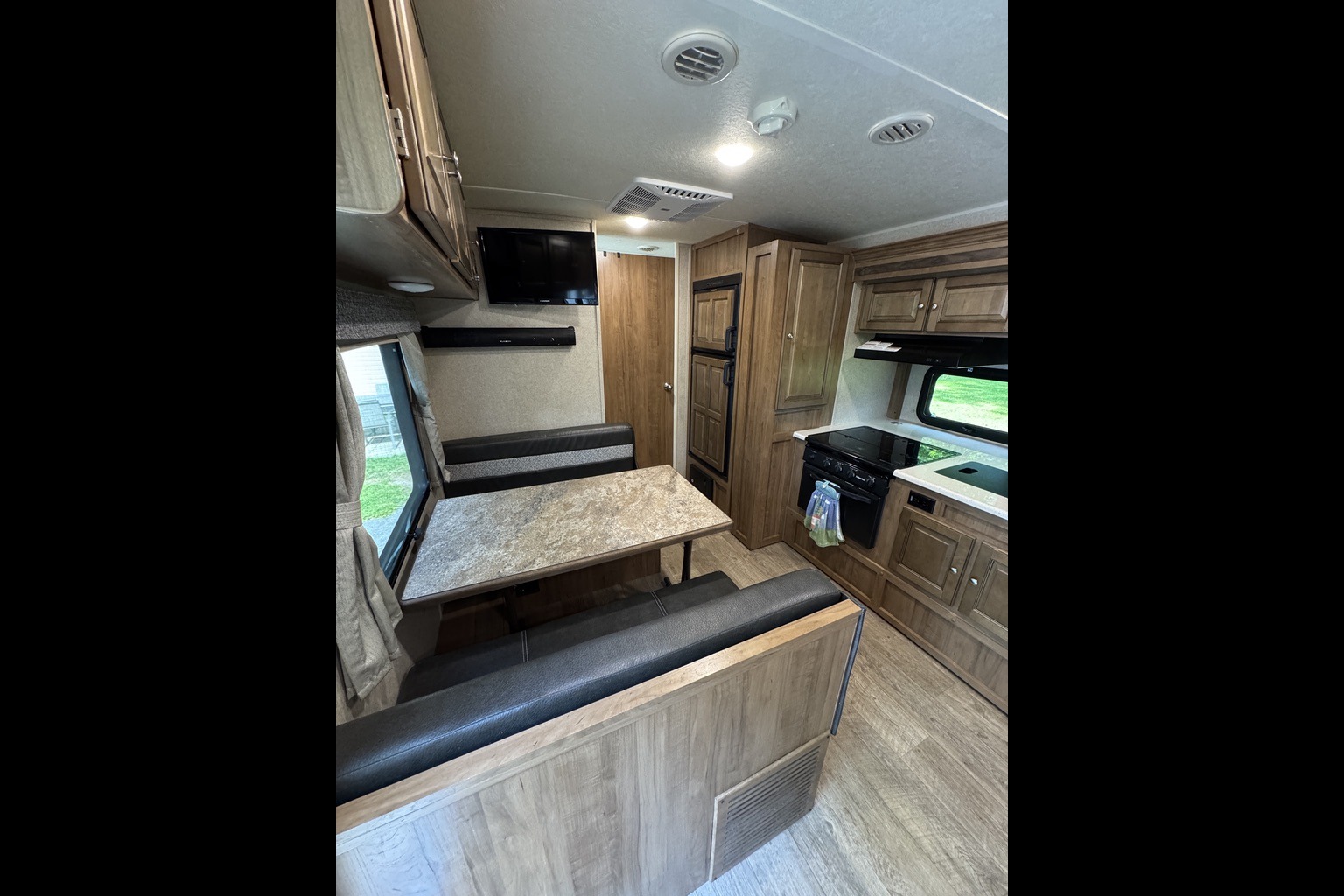 Juniper Skye - 2019 Forest River Rockwood Mini-Lite *Pet Friendly*