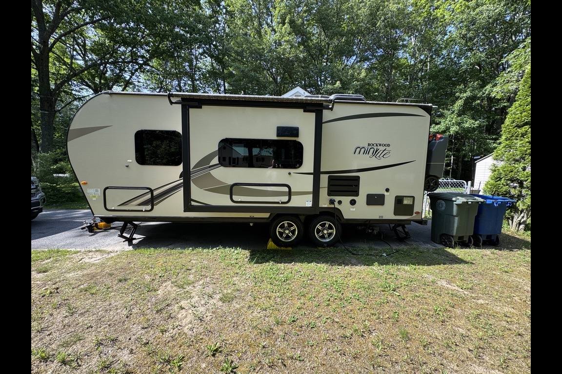 Juniper Skye - 2019 Forest River Rockwood Mini-Lite *Pet Friendly*