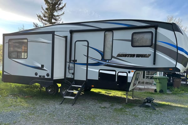 MForest River RV Cherokee Arctic Wolf Limited 285DRL4 Sellettes