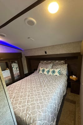 MForest River RV Cherokee Arctic Wolf Limited 285DRL4 Sellettes