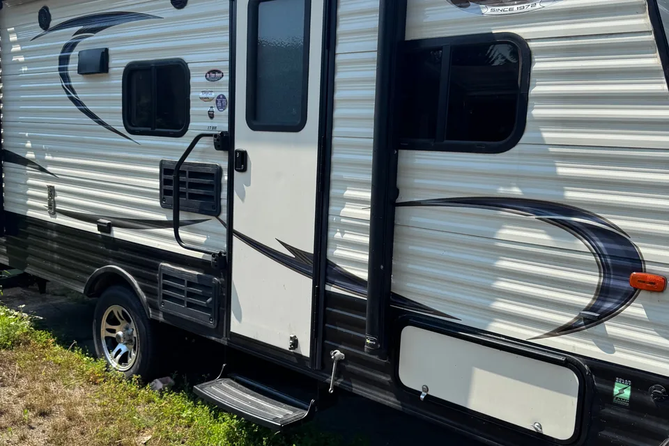 Shayne's Forest River 17bh Travel Trailer