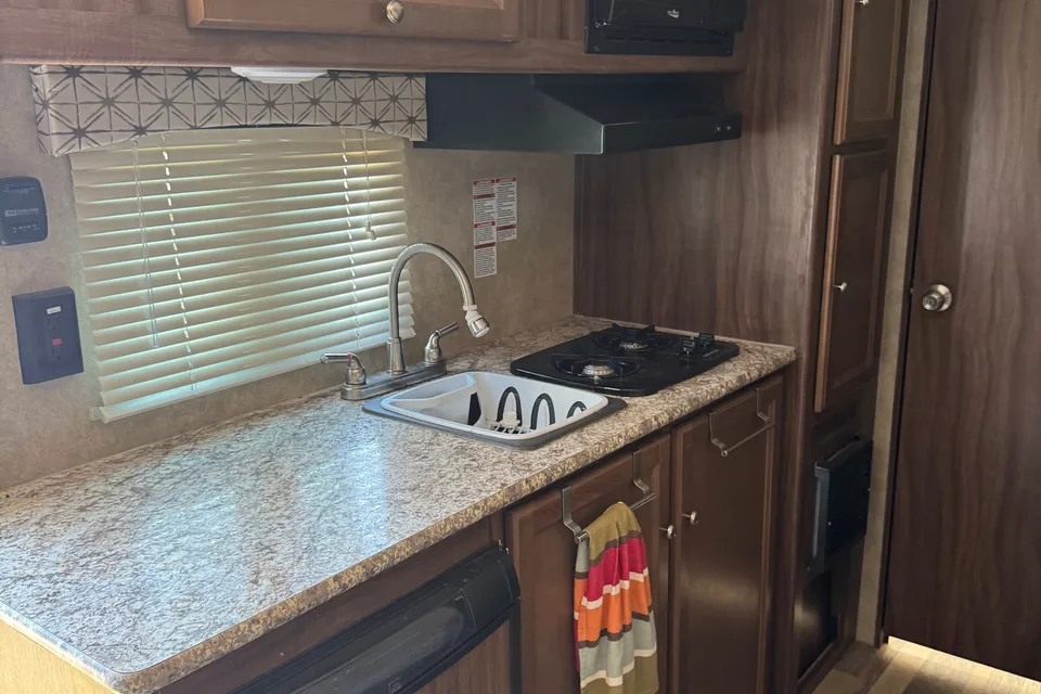 Shayne's Forest River 17bh Travel Trailer