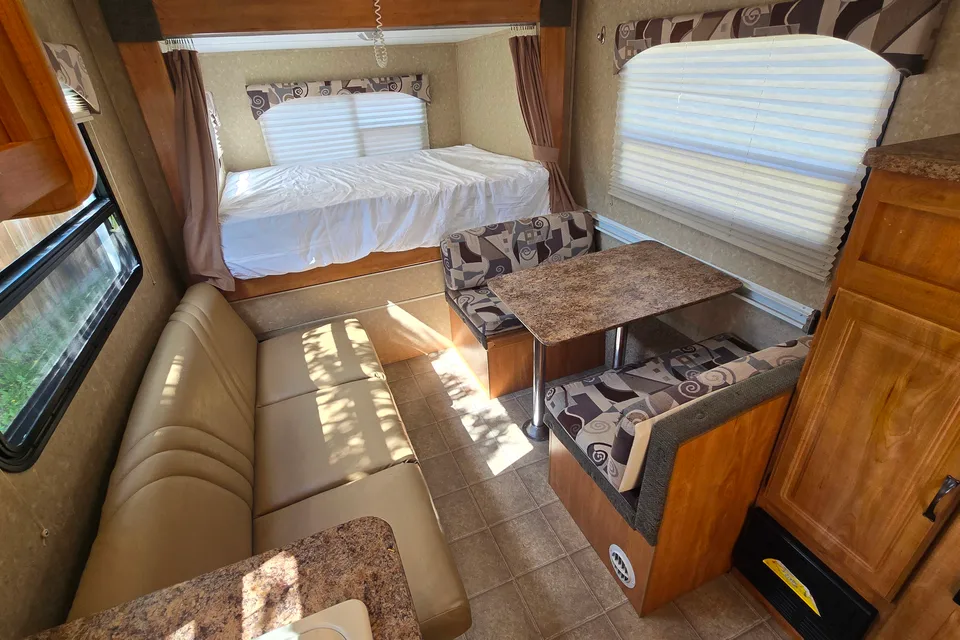 23 Footer That Sleeps 8? Heck Yeah!