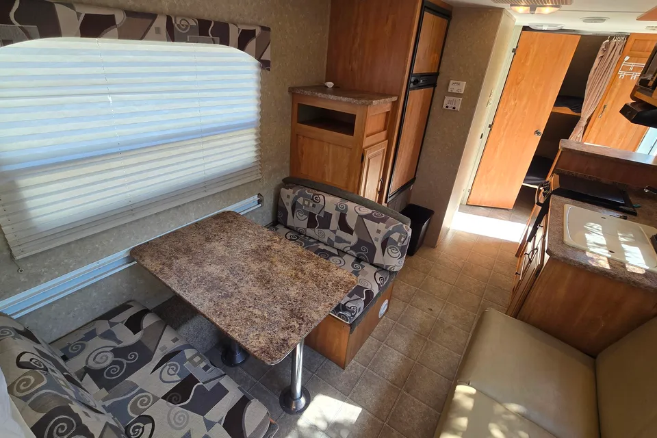 23 Footer That Sleeps 8? Heck Yeah!