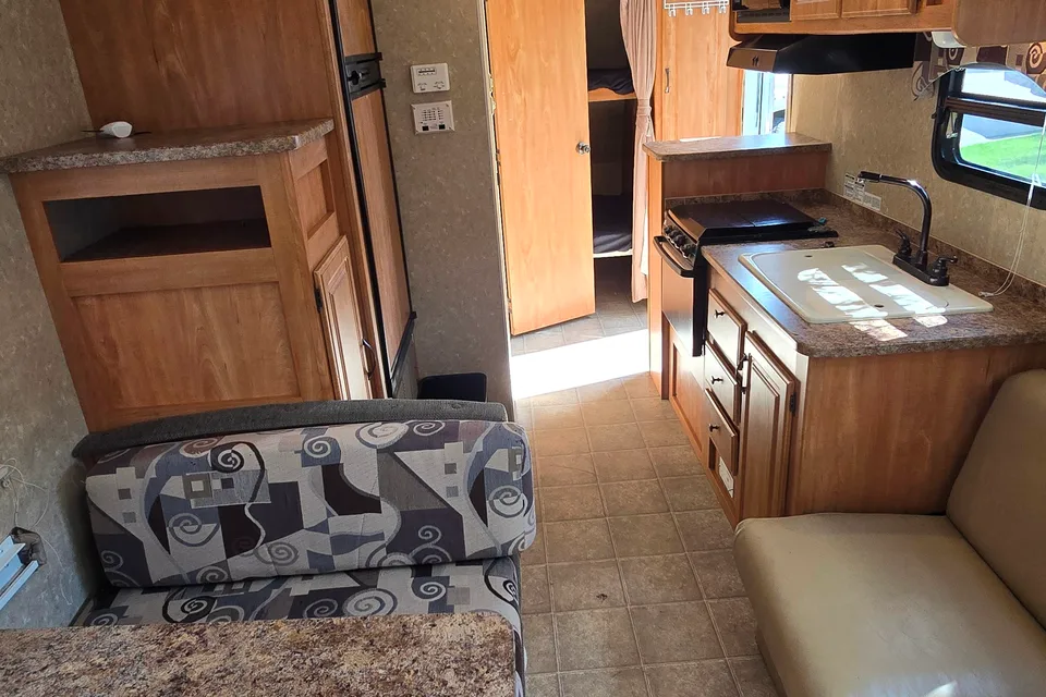 23 Footer That Sleeps 8? Heck Yeah!
