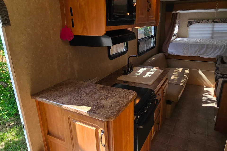23 Footer That Sleeps 8? Heck Yeah!