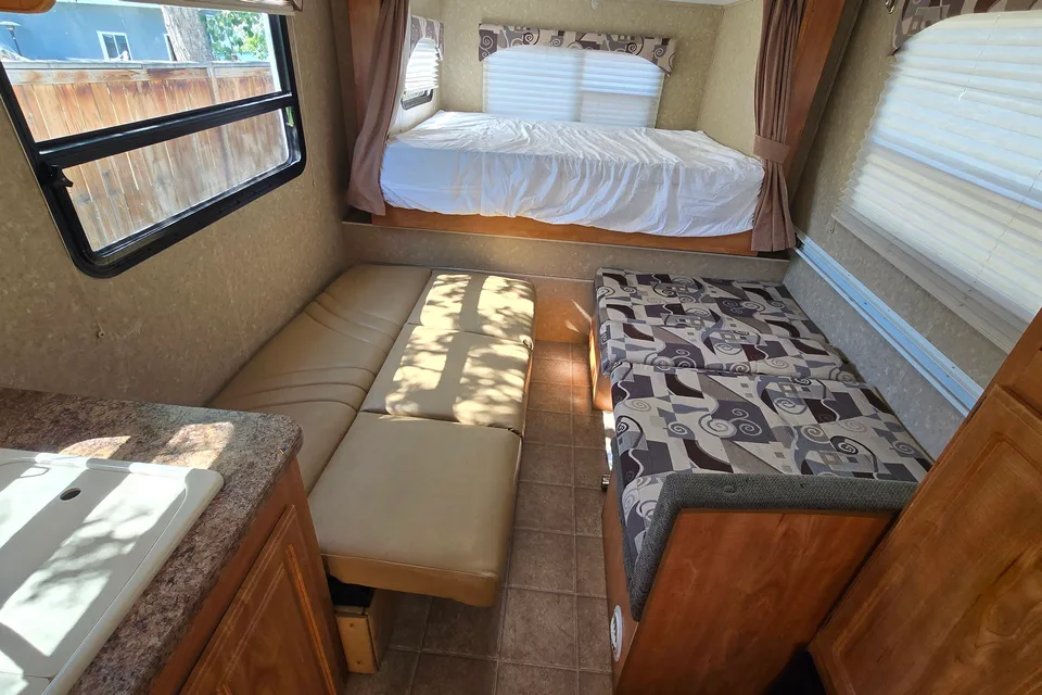 23 Footer That Sleeps 8? Heck Yeah!