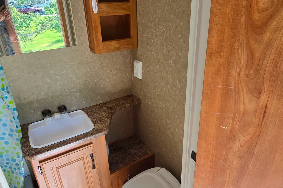 23 Footer That Sleeps 8? Heck Yeah!