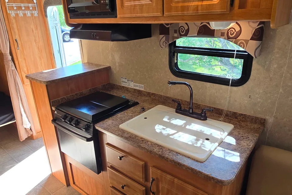 23 Footer That Sleeps 8? Heck Yeah!