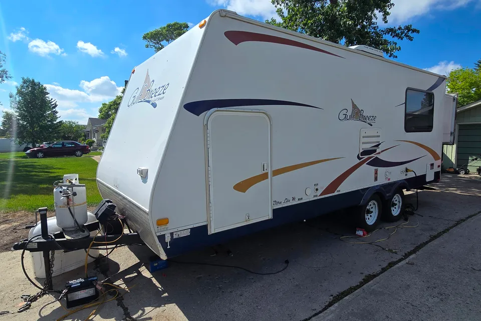 23 Footer That Sleeps 8? Heck Yeah!