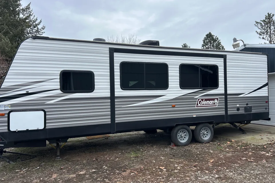 Tiauna's Coleman Lantern LT Travel Trailer