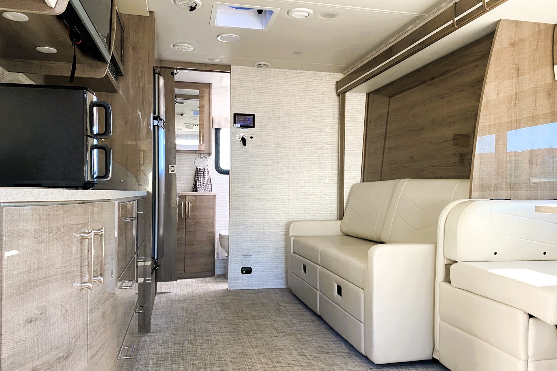 💎 Merci Benz 💎 BRAND NEW 2026 • Premium Sprinter • Low Mileage • Sleeps 6 ✨