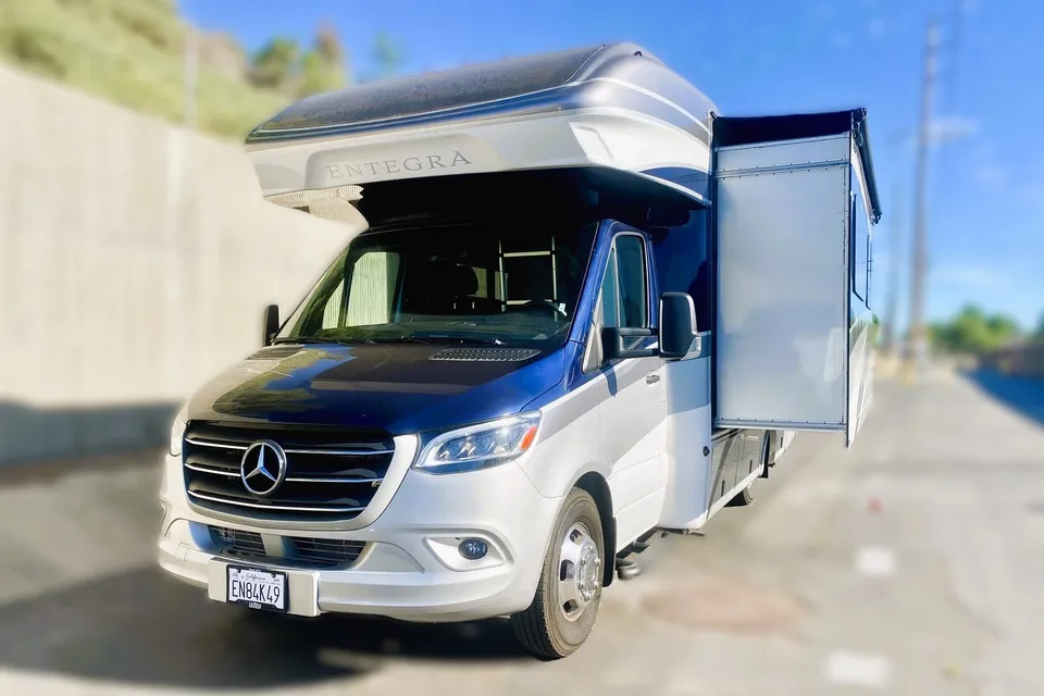 💎 Merci Benz 💎 BRAND NEW 2026 • Premium Sprinter • Low Mileage • Sleeps 6 ✨