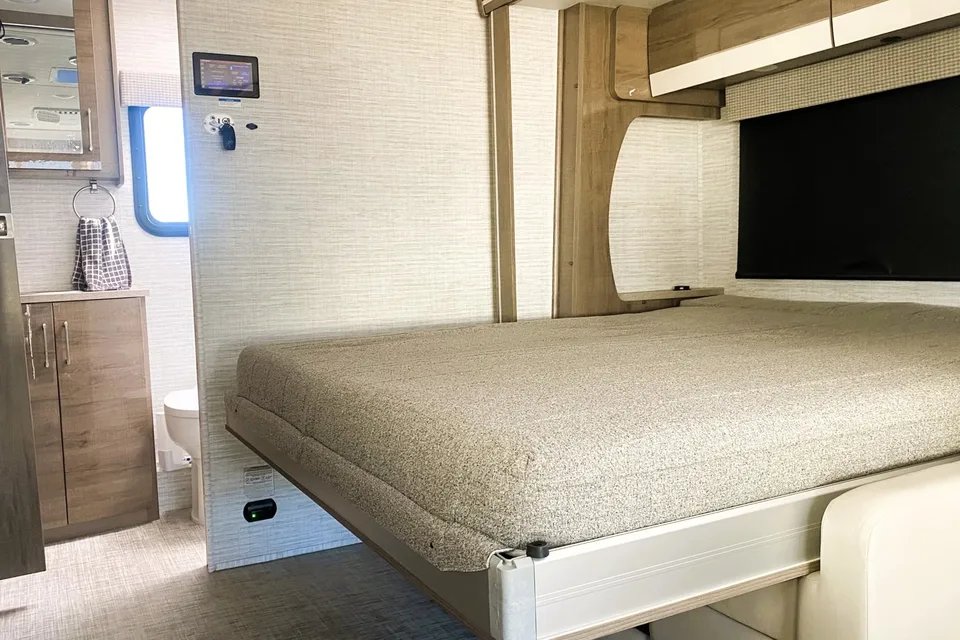 💎 Merci Benz 💎 BRAND NEW 2026 • Premium Sprinter • Low Mileage • Sleeps 6 ✨