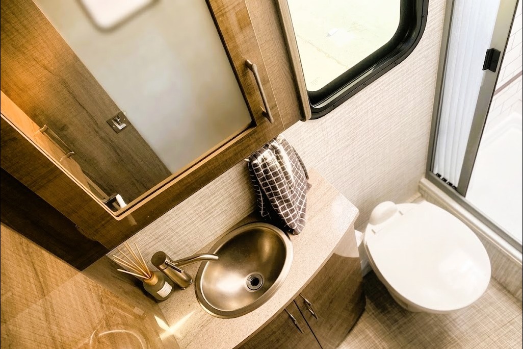 💎 Merci Benz 💎 BRAND NEW 2026 • Premium Sprinter • Low Mileage • Sleeps 6 ✨
