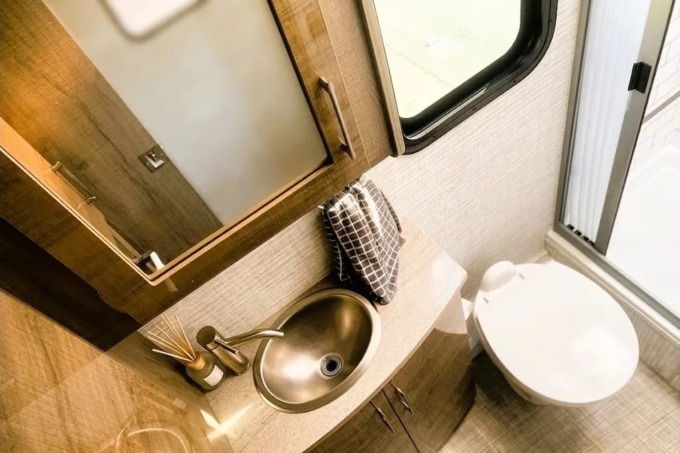 💎 Merci Benz 💎 BRAND NEW 2026 • Premium Sprinter • Low Mileage • Sleeps 6 ✨