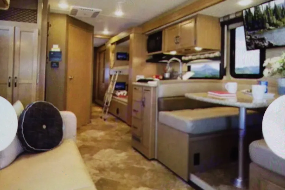 Lee's Thor ACE bunkhouse Class A