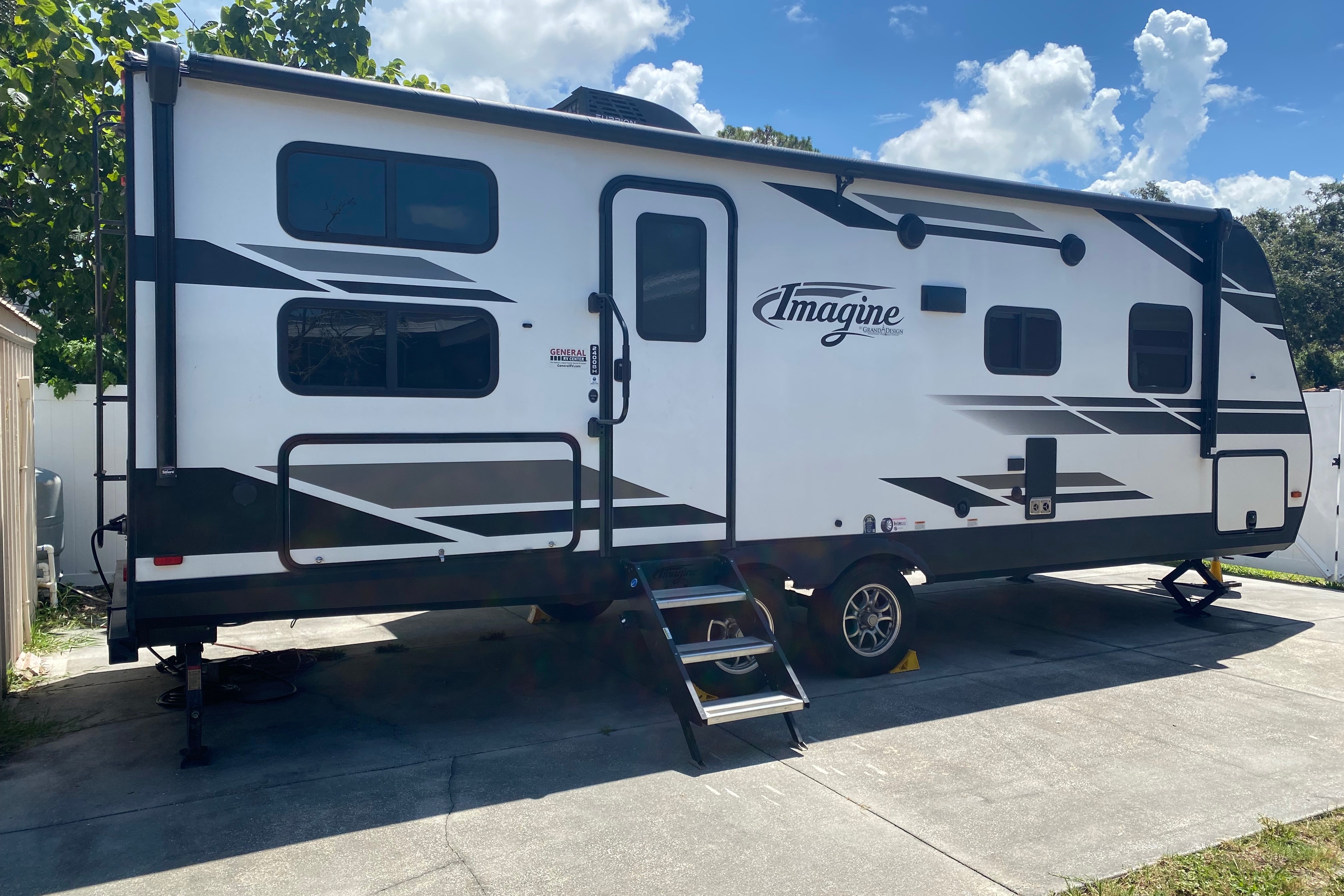 2022 Grand Design Imagine 29' Travel Trailer sleeps 4 - camping site included