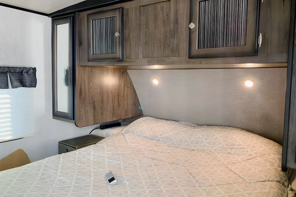 Luxury Heartland Mallard M33 - Travel Trailer