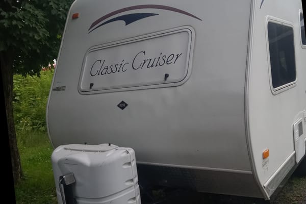 Nelligan la roulotte Classic Cruiser 18FD 2008 remise au goût du jour