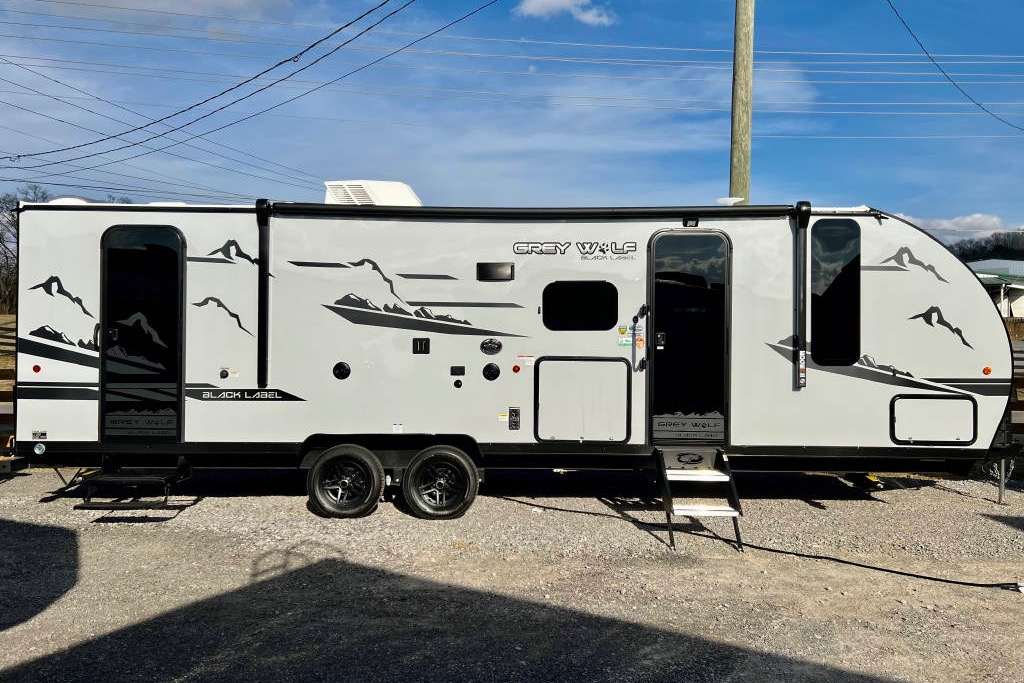 🌟 Family RV – Sleeps 6 Comfortably | Solar + Starlink + Outdoor Kitchen 🚐🔋🌲