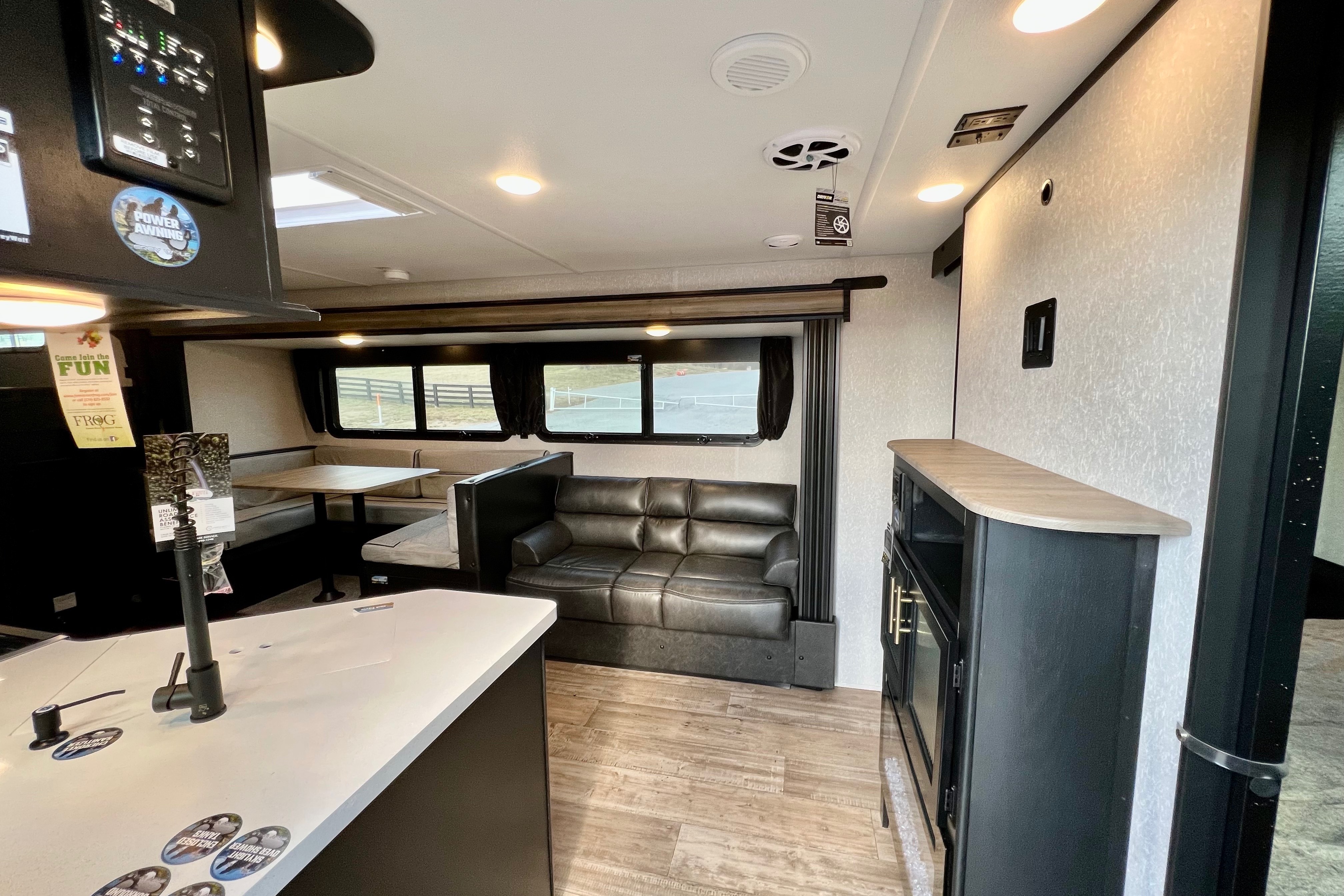 🌟 Family RV – Sleeps 6 Comfortably | Solar + Starlink + Outdoor Kitchen 🚐🔋🌲