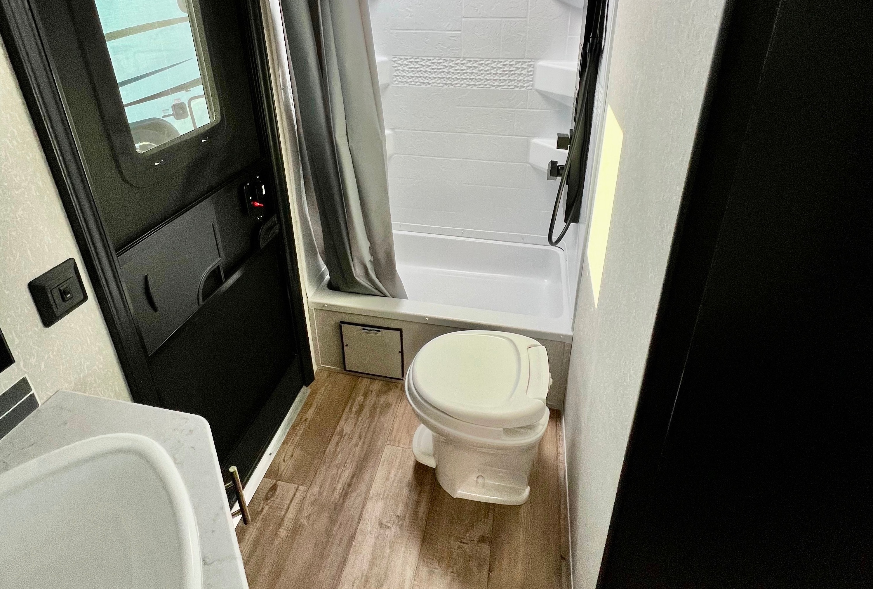 🌟 Family RV – Sleeps 6 Comfortably | Solar + Starlink + Outdoor Kitchen 🚐🔋🌲