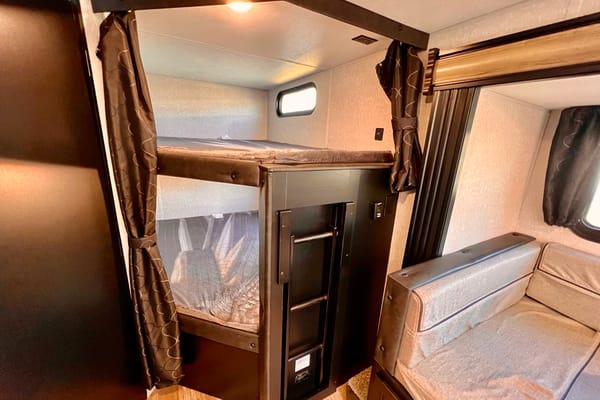 π Family RV β Sleeps 6 Comfortably | Solar + Starlink + Outdoor Kitchen πππ²