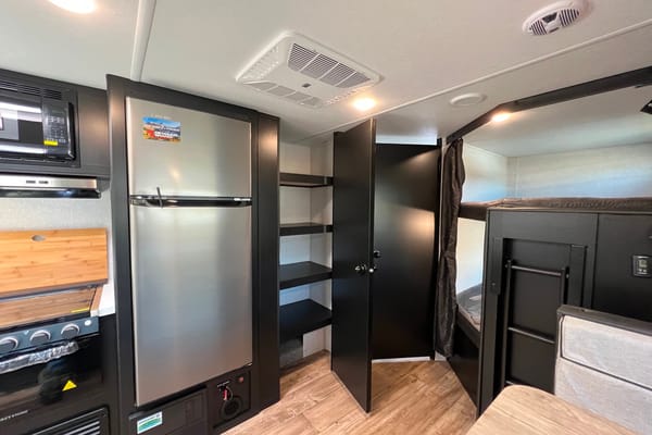 π Family RV β Sleeps 6 Comfortably | Solar + Starlink + Outdoor Kitchen πππ²