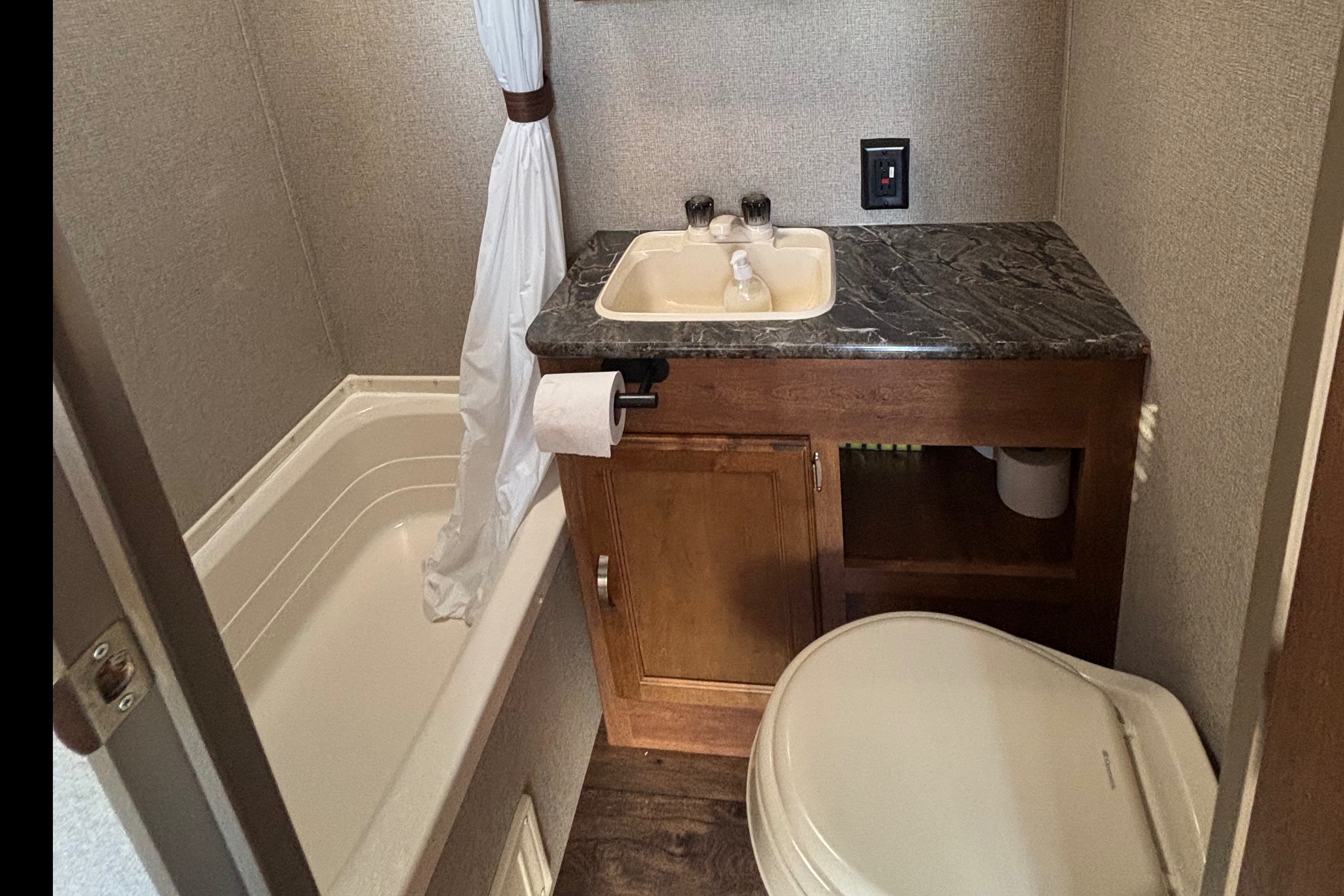 Cozy,Comfort & Budget friendly Trailer