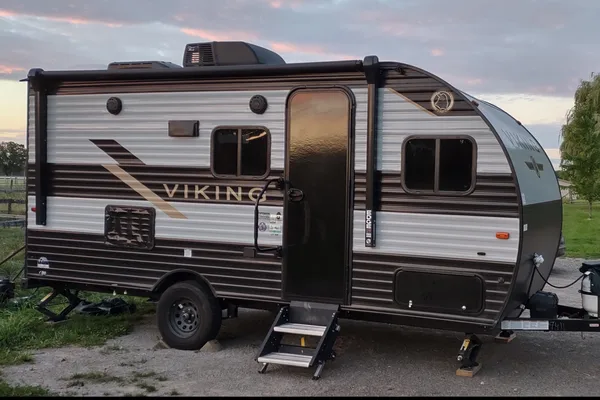 2022 Viking Trailer with bunks 17BH