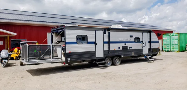 Cedrik's Grey Wolf 27RR Toy Hauler