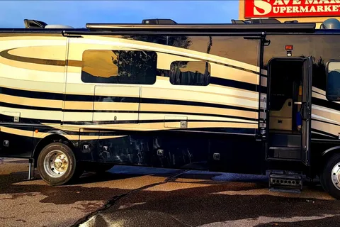 Harrrvey thee RV Fleetwood Bounder Class A