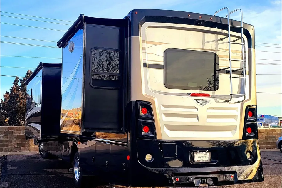 Harrrvey thee RV Fleetwood Bounder Class A