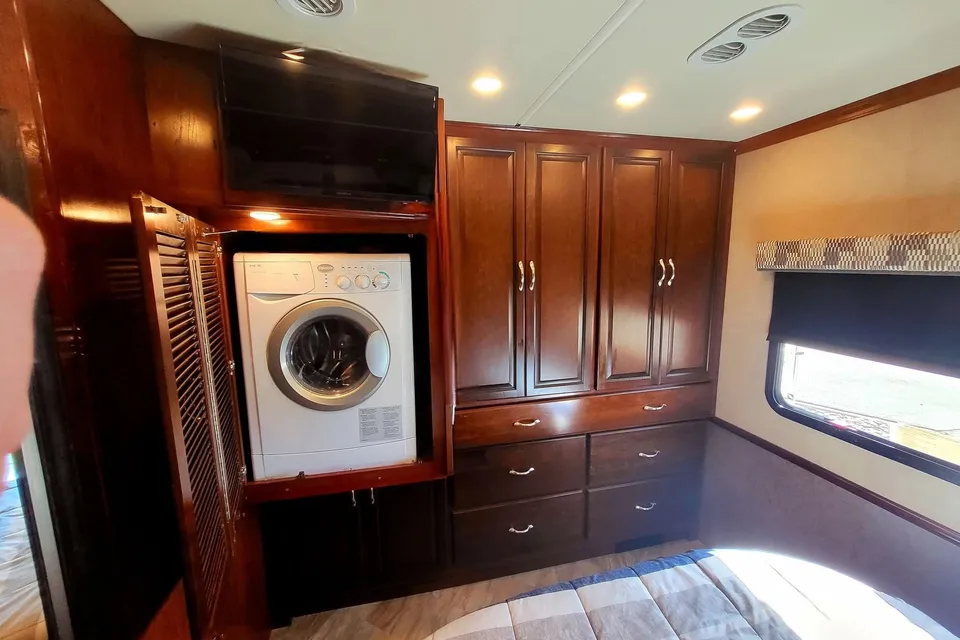 Harrrvey thee RV Fleetwood Bounder Class A