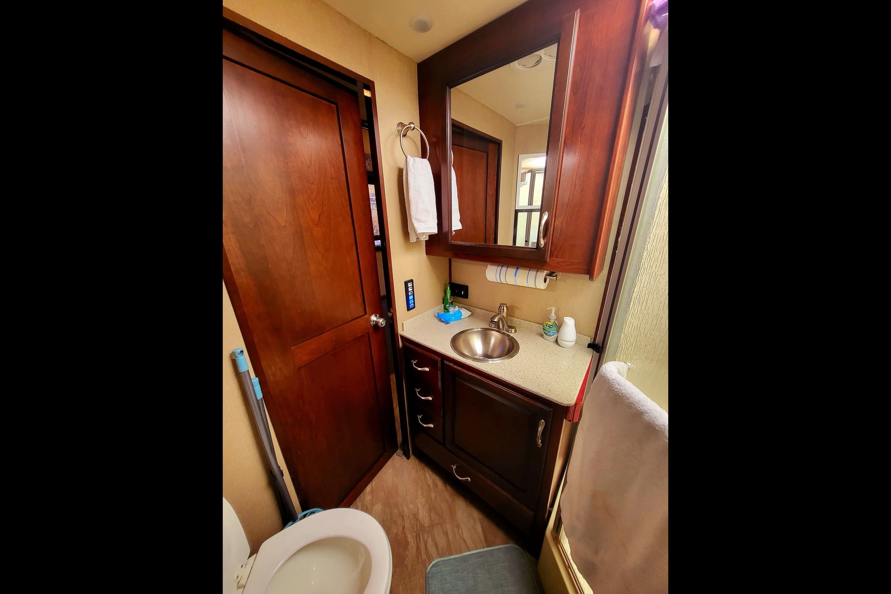 Harrrvey thee RV Fleetwood Bounder Class A