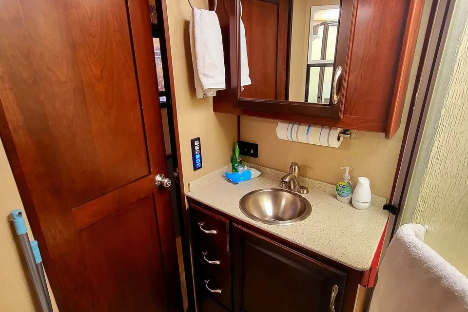 Harrrvey thee RV Fleetwood Bounder Class A
