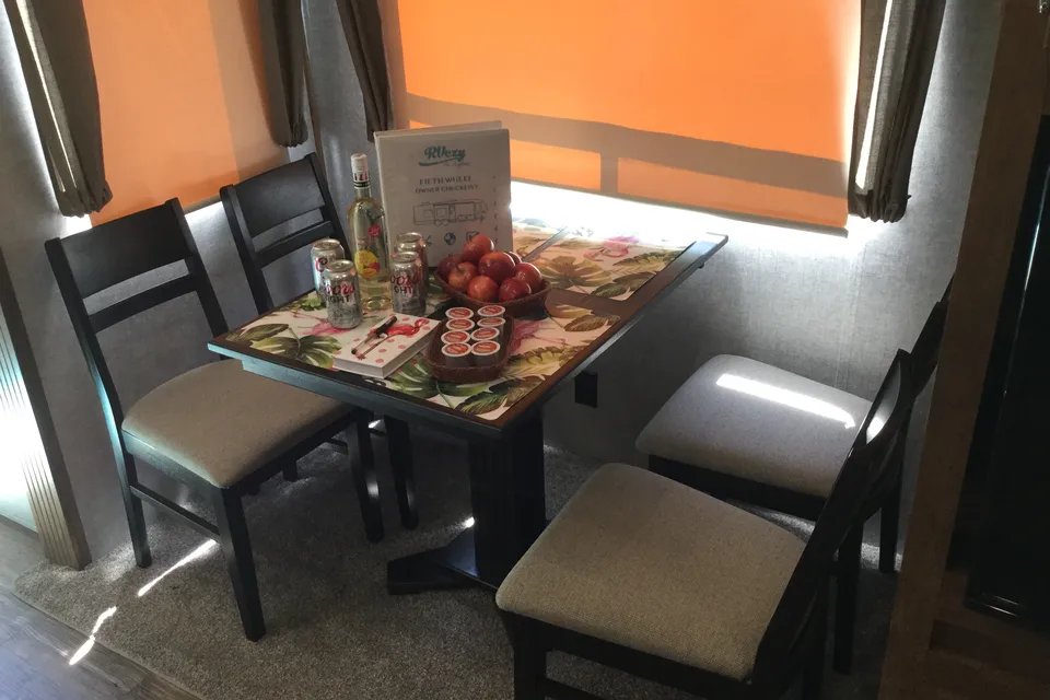 Executive Suite - Palomino - Columbus - Delivery