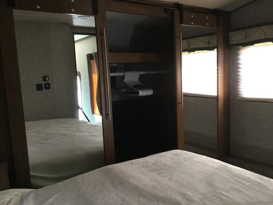 Executive Suite - Palomino - Columbus - Delivery