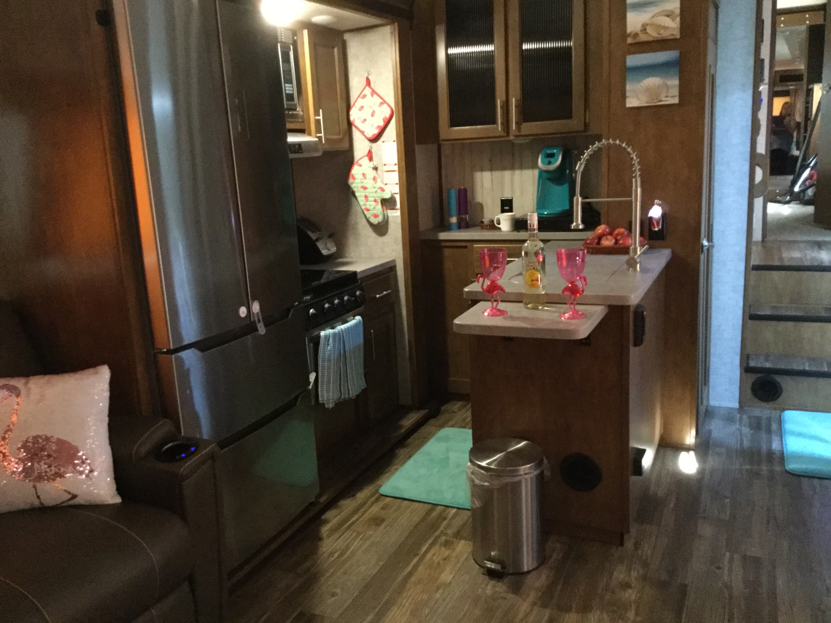 Executive Suite - Palomino - Columbus - Delivery