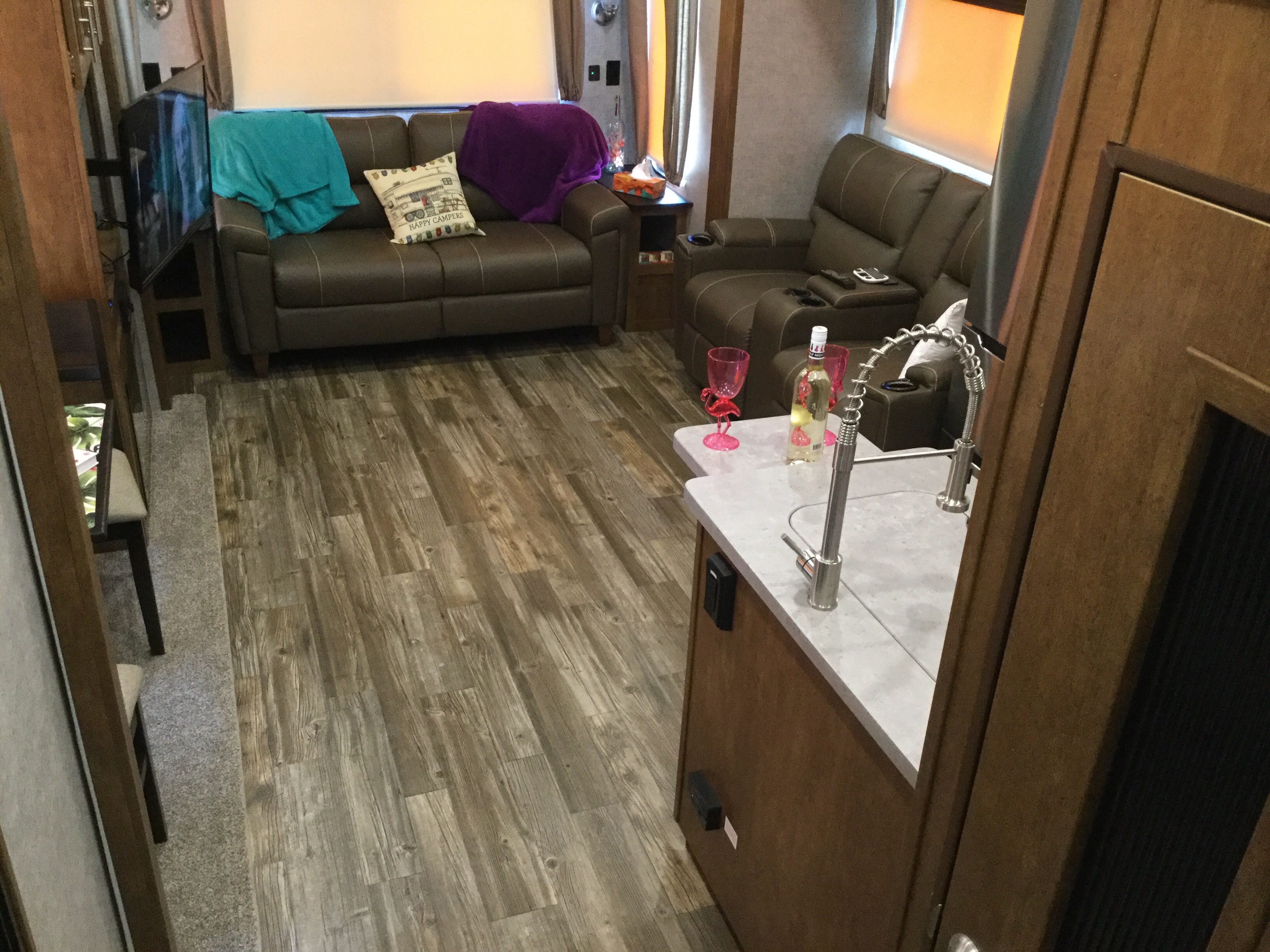 Executive Suite - Palomino - Columbus - Delivery