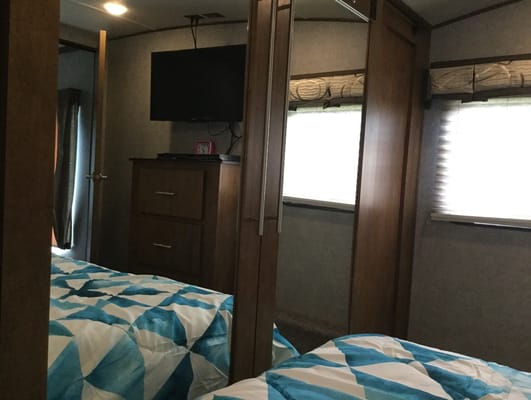 Executive Suite - Palomino - Columbus - Delivery