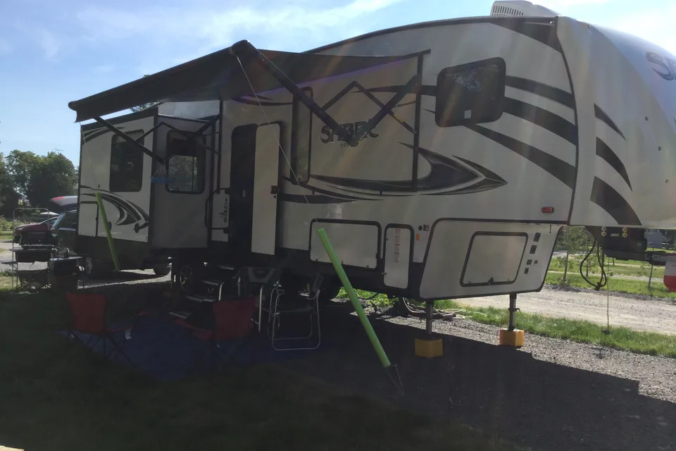 Executive Suite - Palomino - Columbus - Delivery